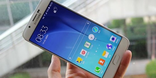 Galaxy A8, smartphone tertipis Samsung dengan layar besar