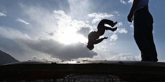 Melihat lincahnya aksi parkour pemuda Afghanistan