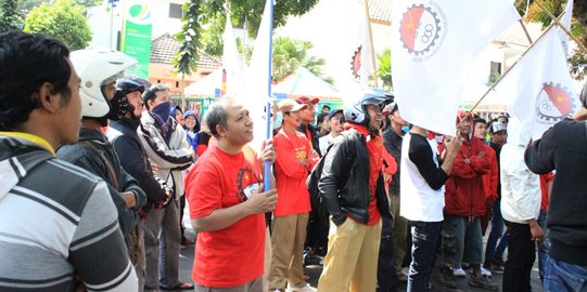 Tolak aturan baru pencairan JHT, Buruh di Malang geruduk kantor BPJS