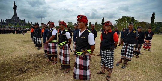 Polisi rangkul pecalang amankan liburan Idul Fitri di Bali