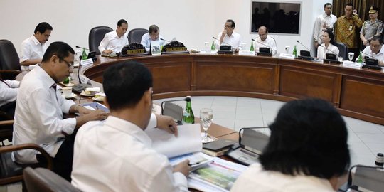 Reshuffle kabinet bikin menteri tak tenang kerja dan pengusaha resah