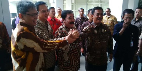 Saat Ahok dan pejabat DPRD DKI tertawa lebar di buka puasa bersama