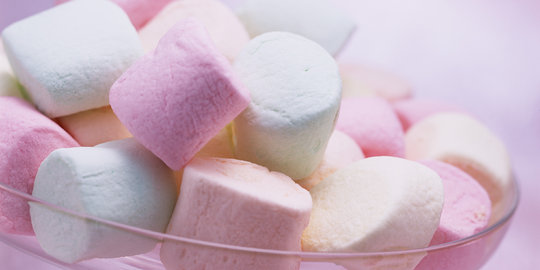 Kunyah marshmallow untuk redakan sakit tenggorokan