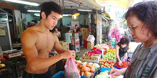 Tukang buah ganteng ini bikin heboh netizen Taiwan