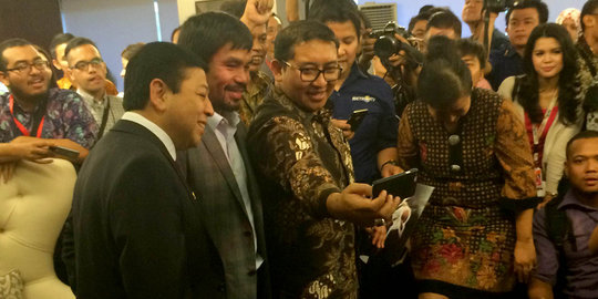 Usai selfie, Fadli Zon hadiahi Pacquiao akik dan keris