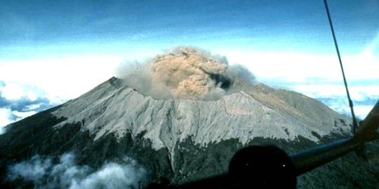 Gunung Raung 'Rawon', letusannya kecil tetapi sering