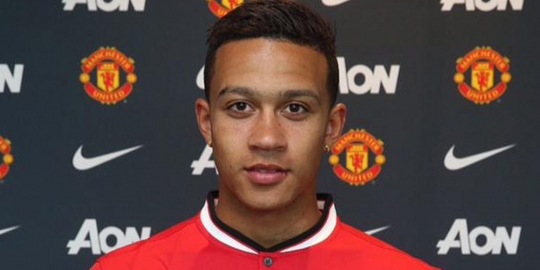 Lapar trofi, alasan Depay gabung MU