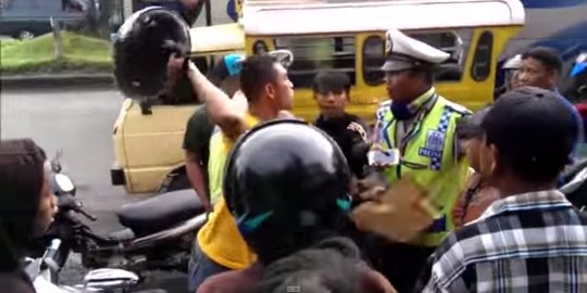 Pengendara-pengendara ini berani mau pukul dan bentak-bentak polisi