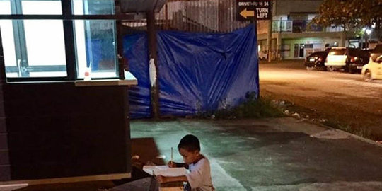 Bocah tunawisma belajar di bawah lampu McDonald bisa gratis kuliah