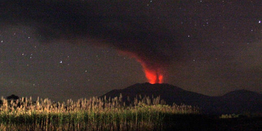 Ini penampakan Gunung Raung yang terus semburkan abu vulkanik