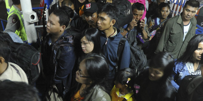 H-4 Lebaran, malam hari pemudik mulai padati pelabuhan 