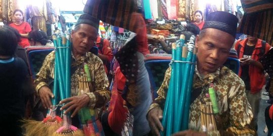 Kisah Tharmidi, penyandang tunanetra jualan keset di Beringharjo
