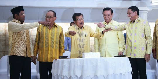 Ical sebut dua kubu Golkar masih jaring calon kepala daerah