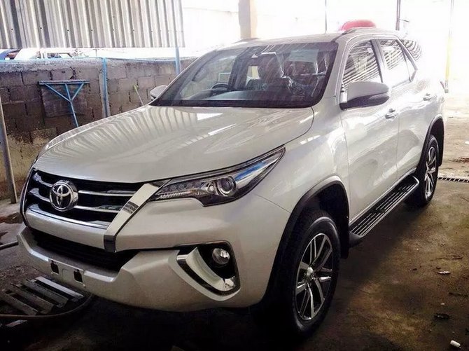 Unduh 87+ Gambar Fortuner Putih Terbaik Gratis