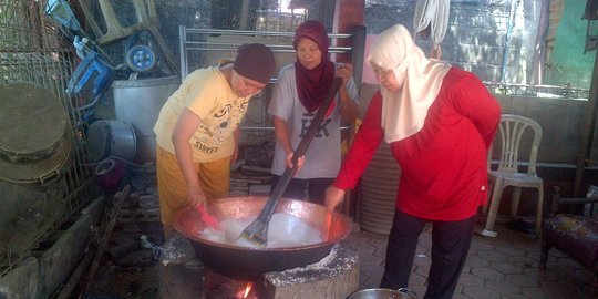 Jelang lebaran, dodol Rokiah di Depok kebanjiran order