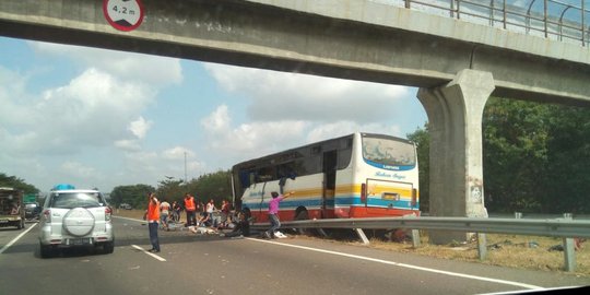 Evakuasi korban bus Rukun Sayur, Tol Palikanci macet hingga 4 Km