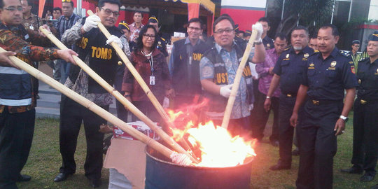 Menkeu musnahkan jutaan barang selundupan di Bandara Juanda