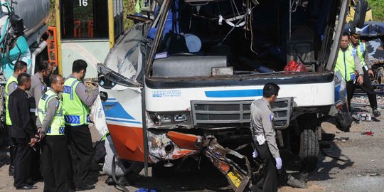 Tim Technical Analysis Accident Polri cek kondisi bus Rukun Sayur