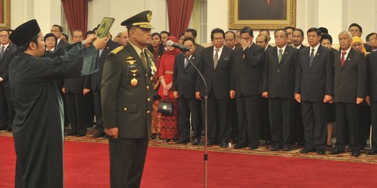 Jenderal Gatot serahkan tongkat komando Kasad ke Letjen Mulyono