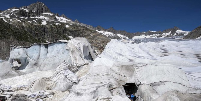 Begini cara Swiss lindungi gua es di Rhone Glacier supaya tak leleh