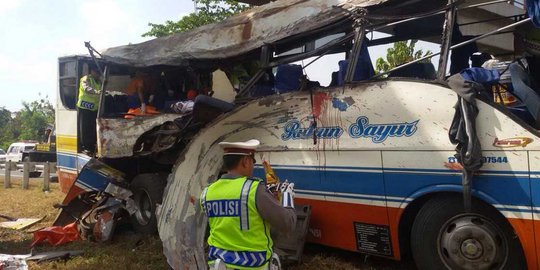 Kernet yang sopiri Bus Rukun Sayur serahkan diri ke kantor polisi