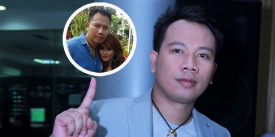 Bulan puasa, Vicky Prasetyo kepergok bermesraan