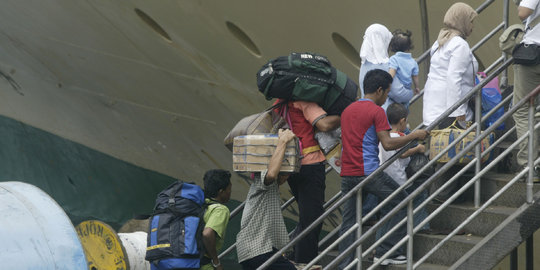 Musim mudik, pendapatan kuli panggul pelabuhan naik dua kali lipat