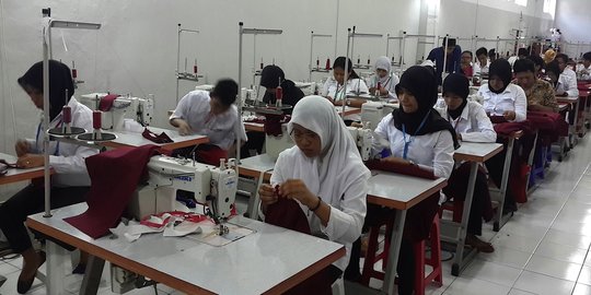 Buruh industri tekstil libur dua pekan, stok menumpuk di gudang