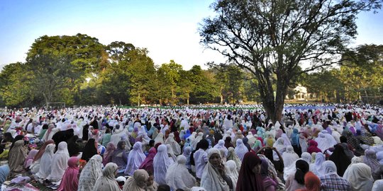 Melaksanakan Salat Idul Fitri 1436 H di Kebun Raya Bogor