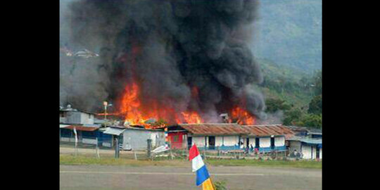 Selain musala, massa juga bakar 6 rumah dan 11 kios di Papua