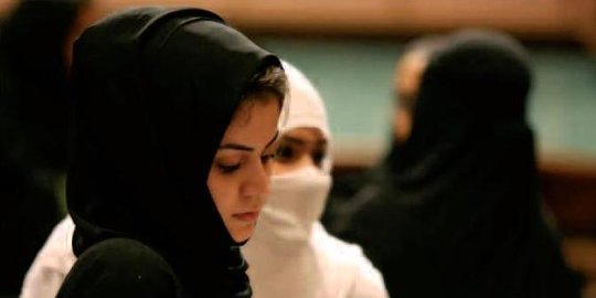 Gara-gara pake riasan mata, wanita Saudi dilecehkan polisi