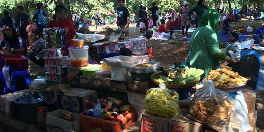 Pedagang di Ragunan pilih berjualan ketimbang mudik Lebaran