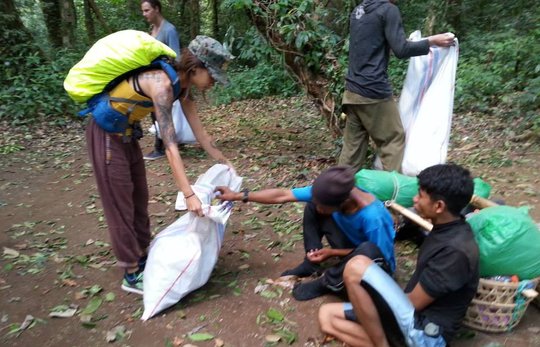 Pendaki Indonesia harus malu lihat bule bersih-bersih Gunung Rinjani