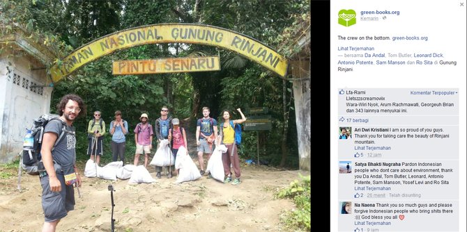 pendaki bule bawa sampah rinjani