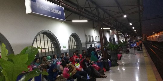 Arus balik Lebaran di Stasiun Pasar Senen masih sepi