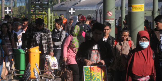 Pemudik mulai berdatangan di Stasiun Gambir