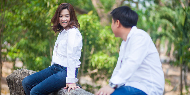 Cara Membuat Wanita Menyesal Telah Menolak Kita