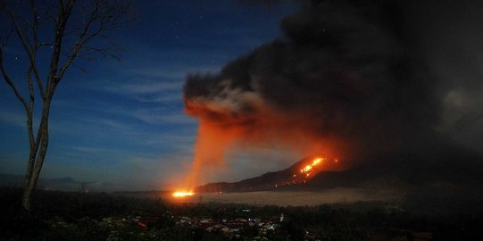 Sebaran abu Gunung Sinabung paksa Kemenhub tutup 2 bandara di Sumut