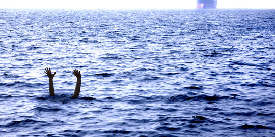 Tiga wisatawan tenggelam saat berenang di Pantai Cibuaya, 2 tewas