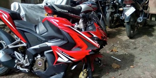 bajaj pulsar rs200