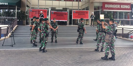 Pegawai Tebet Green ngeluh proses evakuasi barang diawasi TNI