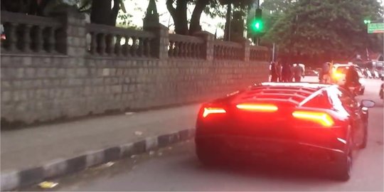 Suara knalpot modifikasi Lamborghini Huracan bikin merinding!