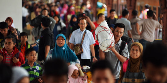 Arus balik pemudik di Stasiun Senen alami peningkatan