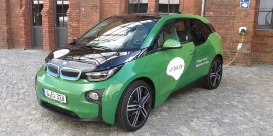 Bikin mobil sendiri, Apple adopsi BMW i3?