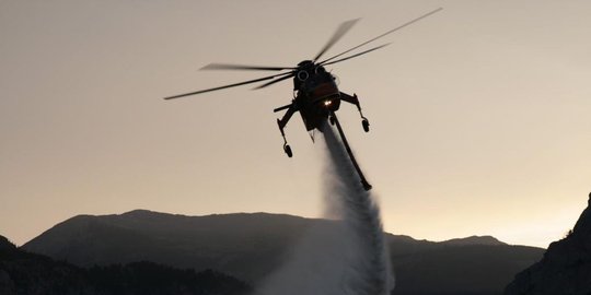 Kebakaran hutan, BNPB sewa tiga heli buat operasi hujan buatan