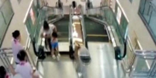 [Video] Tragis, eskalator di China 'telan' seorang ibu hingga tewas