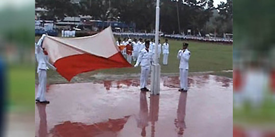 presiden acara supermentor salah pasang bendera rev2