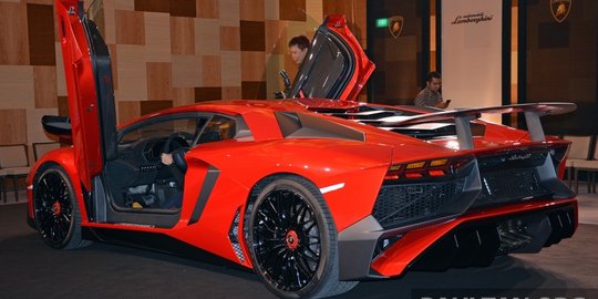 Mengintip kemewahan interior Lamborghini Aventador SV Roadster