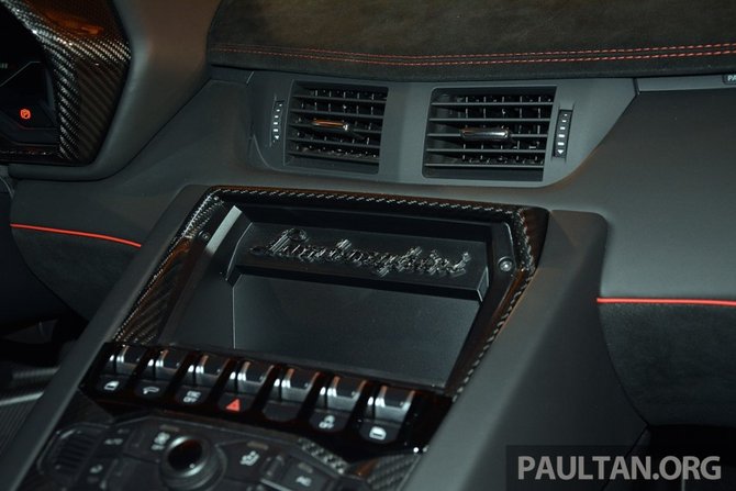 Mengintip Kemewahan Interior Lamborghini Aventador Sv