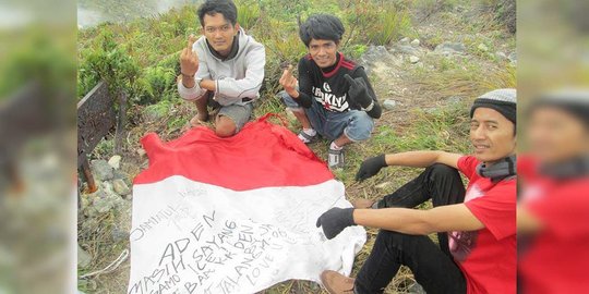 Miris, bendera Merah Putih dicoret-coret di Gunung Talang
